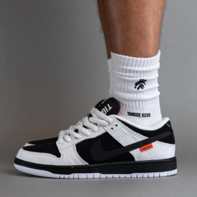 Nike SB Dunk Low TIGHTBOOTH