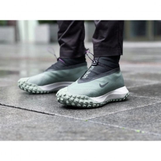 Nike ACG Mountain Fly Gore-Tex Clay Green