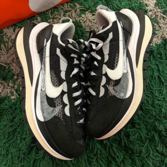 Nike Sacai VaporWaffle “Black-White”