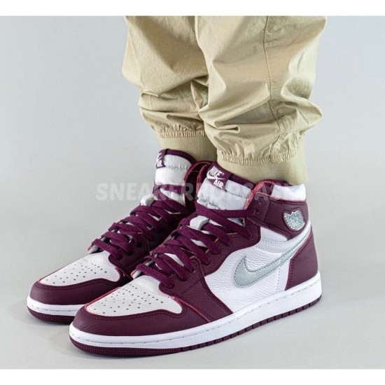 Nike Air Jordan 1 Retro High OG Bordeaux